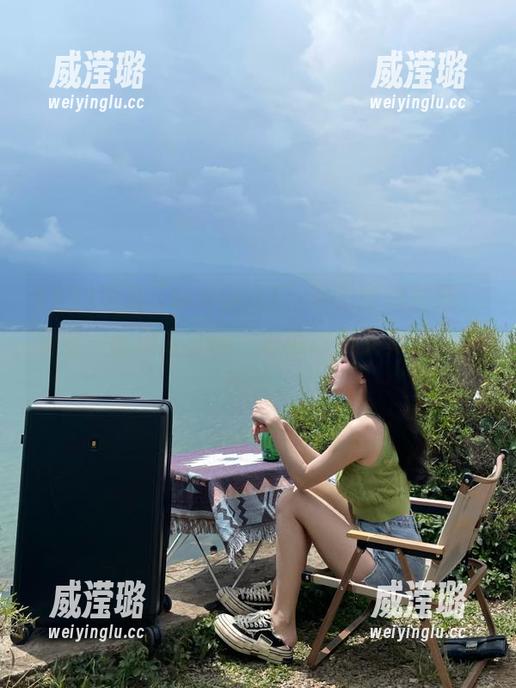 透过“www.17”苹果版的屏幕，看到一群瓜友在嗨，心说这年头真是无所不能。