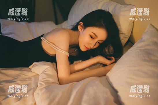 分享一下我的大晚上，结果被718yule的八卦刷屏，旁边的人还以为我疯了。