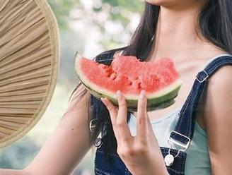 91吃瓜新鲜更新带你入坑，黑料如潮水般涌来，真心不想抬头。