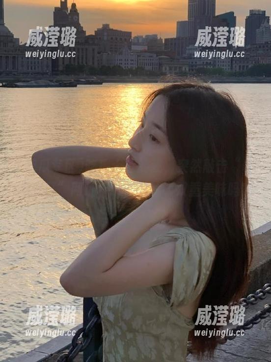 吃瓜专区 吃瑞士卷的我,突然敲击“吃瓜专区”网址,哦,这就叫双重美味吗?