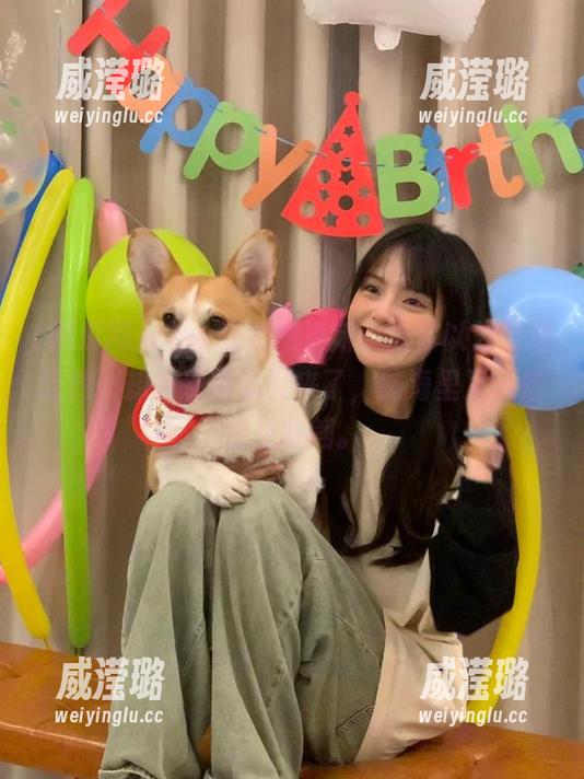 cgw吃瓜网更新：当你以为已经吃饱，却发现新瓜又来了，脑海里又开始浮想联翩。
