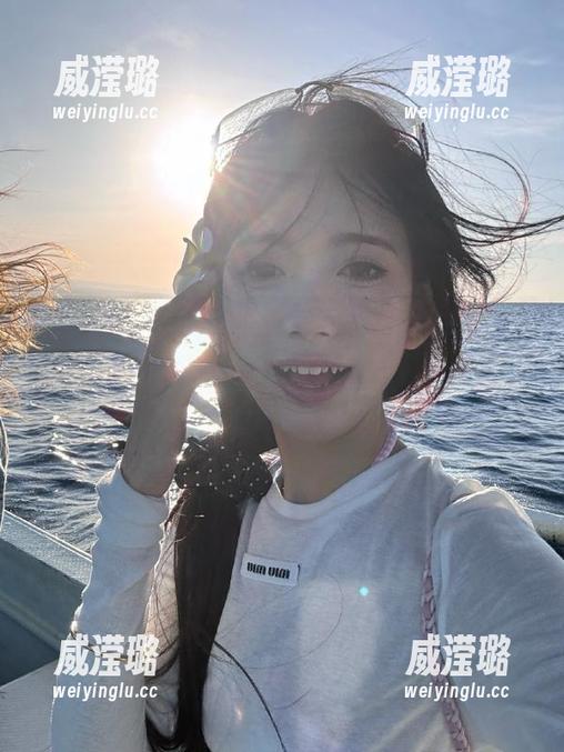 吃瓜网最新吃瓜大本营，刚刚想离开又回过头，心里默念“好吧，再看一小会儿！”