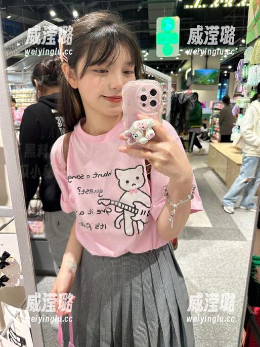 “黑料爆料网”——分享吃瓜小秘诀，让你一边看八卦一边美美吃小零食！