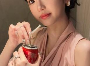 分享下黑料社正能量：这么好用的破解版，我都发愁下载太慢了！