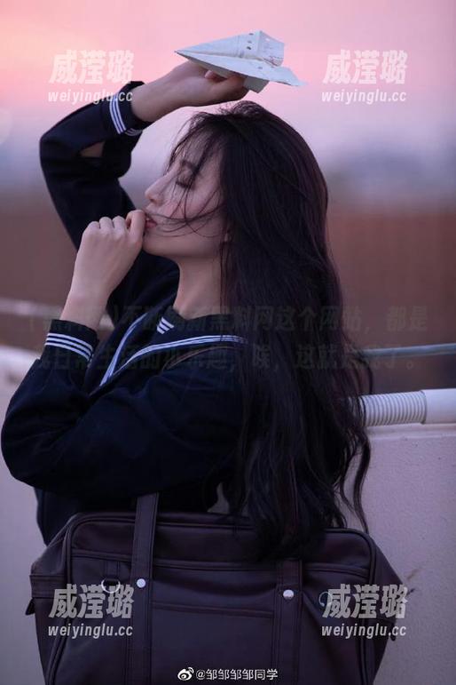 不断刷新黑料网这个网站，都是我日常生活的小乐趣，唉，这就是我了。